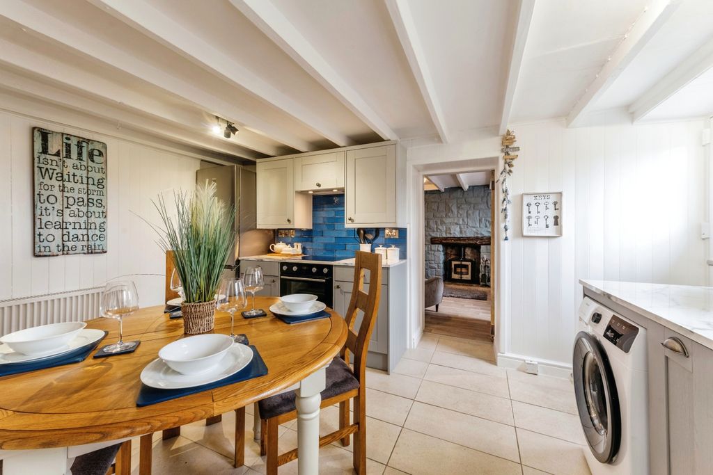 Property photo 3 of 27 Kitchen/Diner