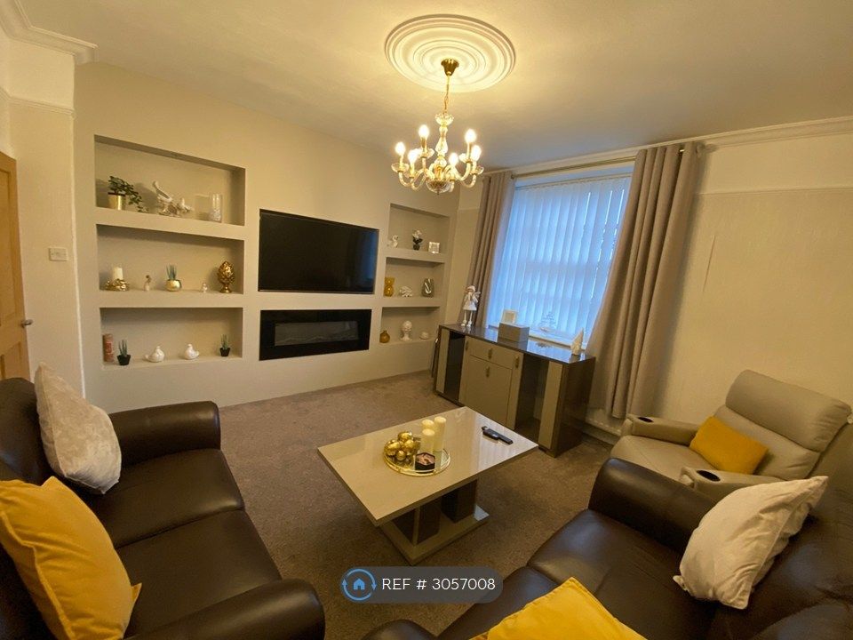 Property photo 1 of 15 Modern Styled Lounge