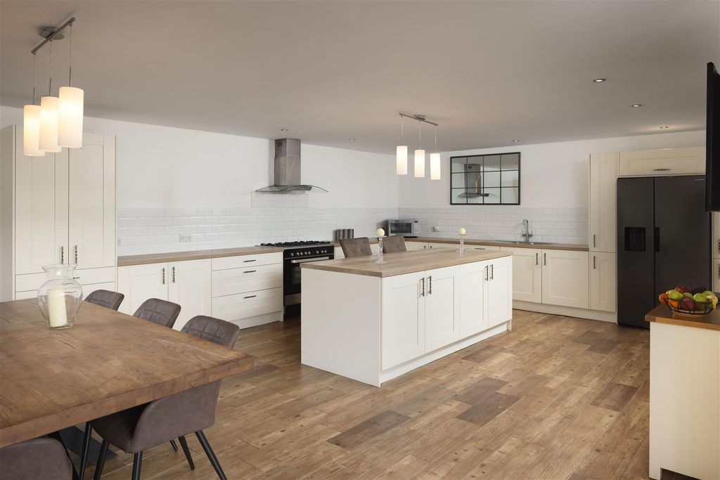 Property photo 3 of 16 00006.Jpg