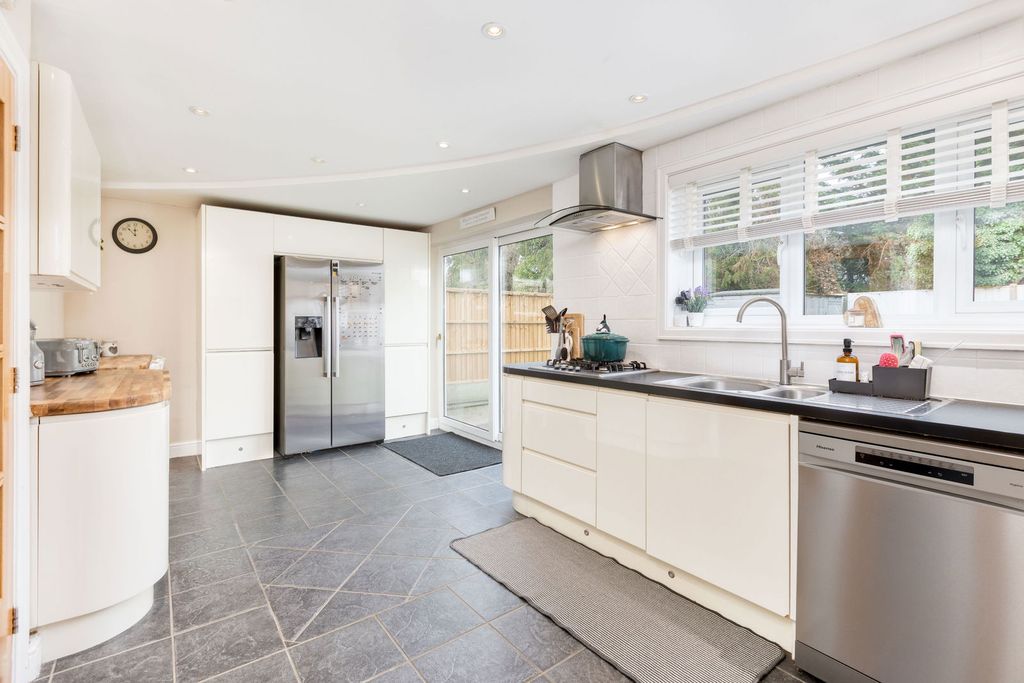 Property photo 2 of 22