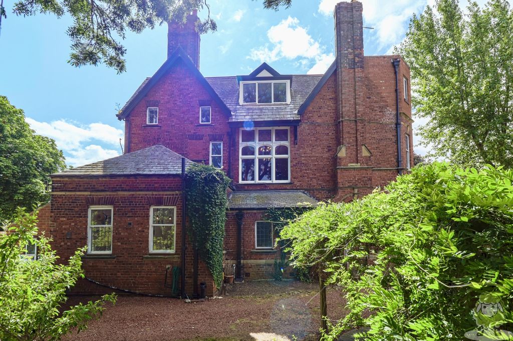 Property photo 1 of 27
