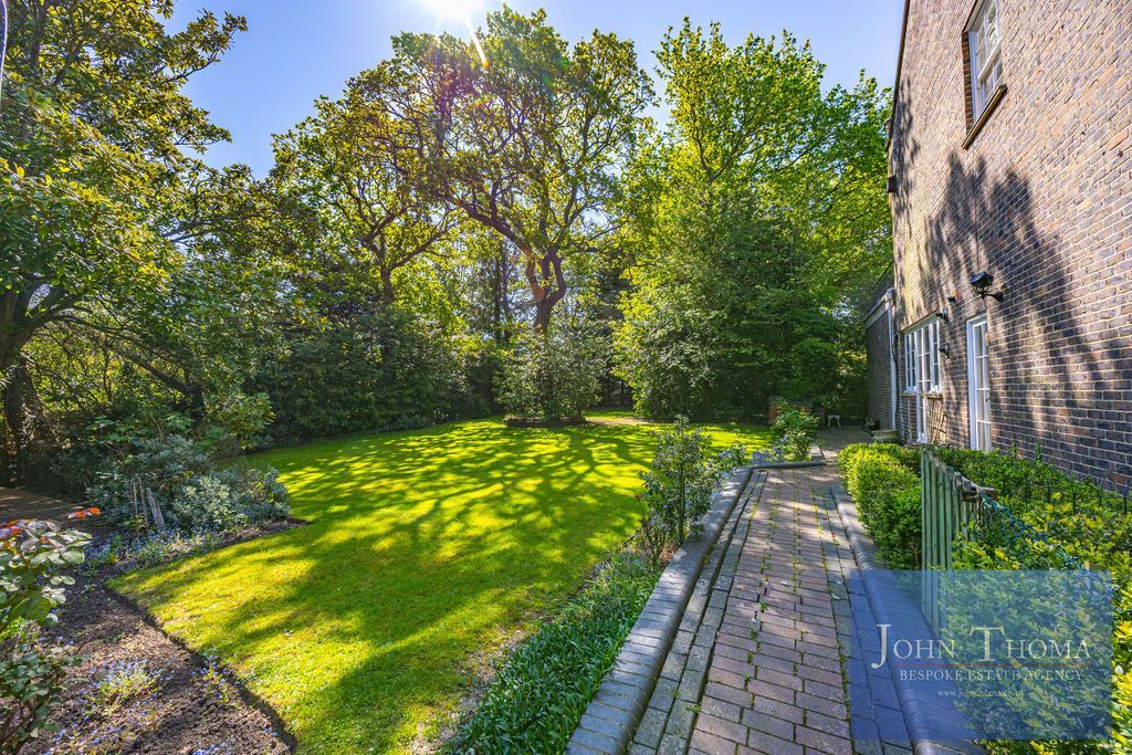 Additional image 43 of 6 bed detached house for saleManor Road, Chigwell IG7