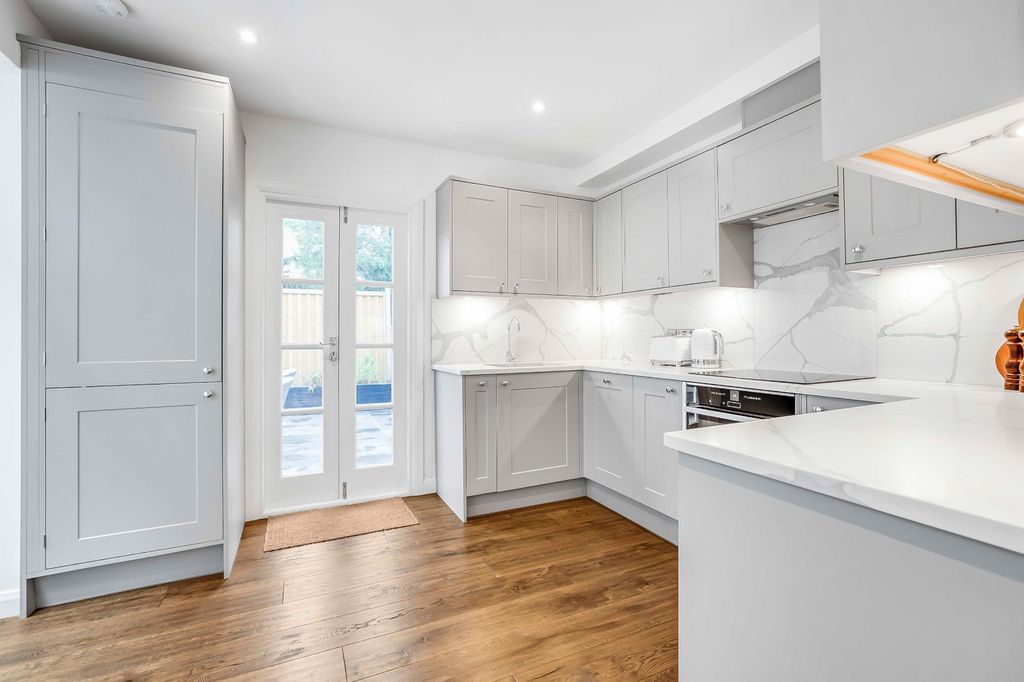 Property photo 3 of 25 Picture No. 12