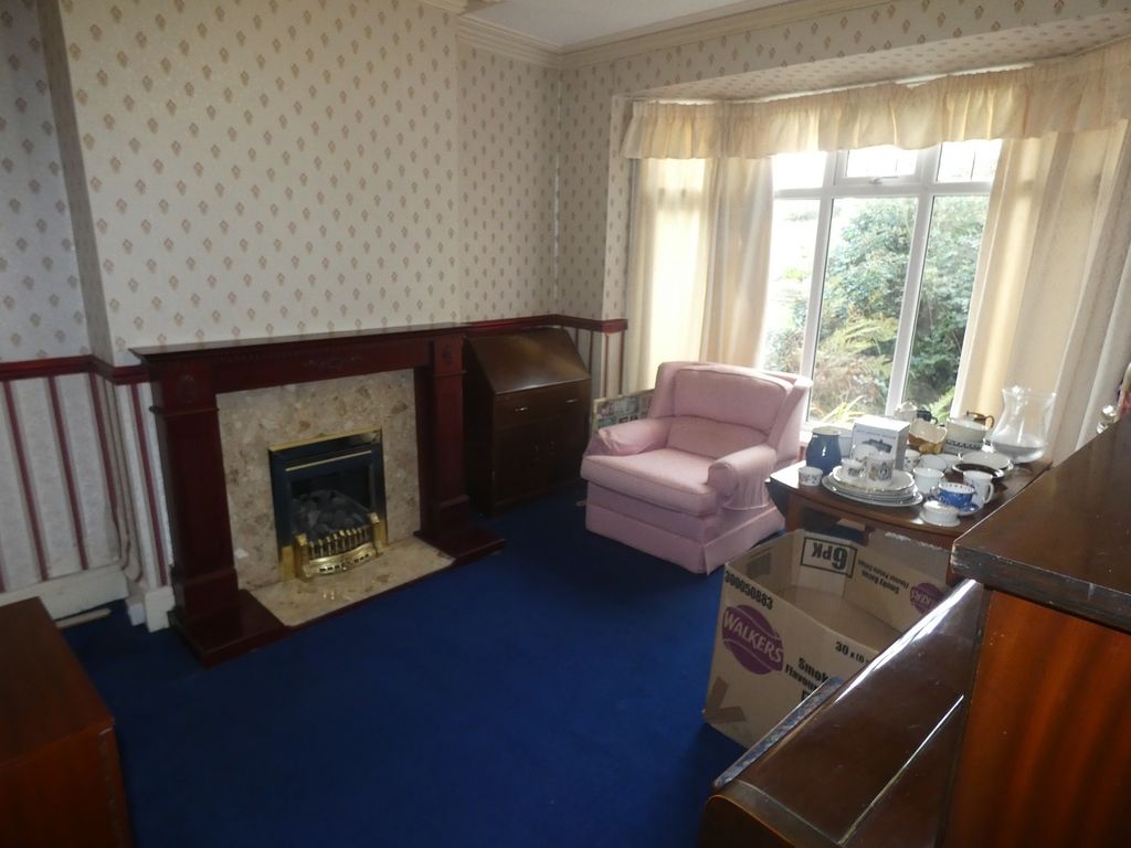 Property photo 2 of 13 Front Lounge