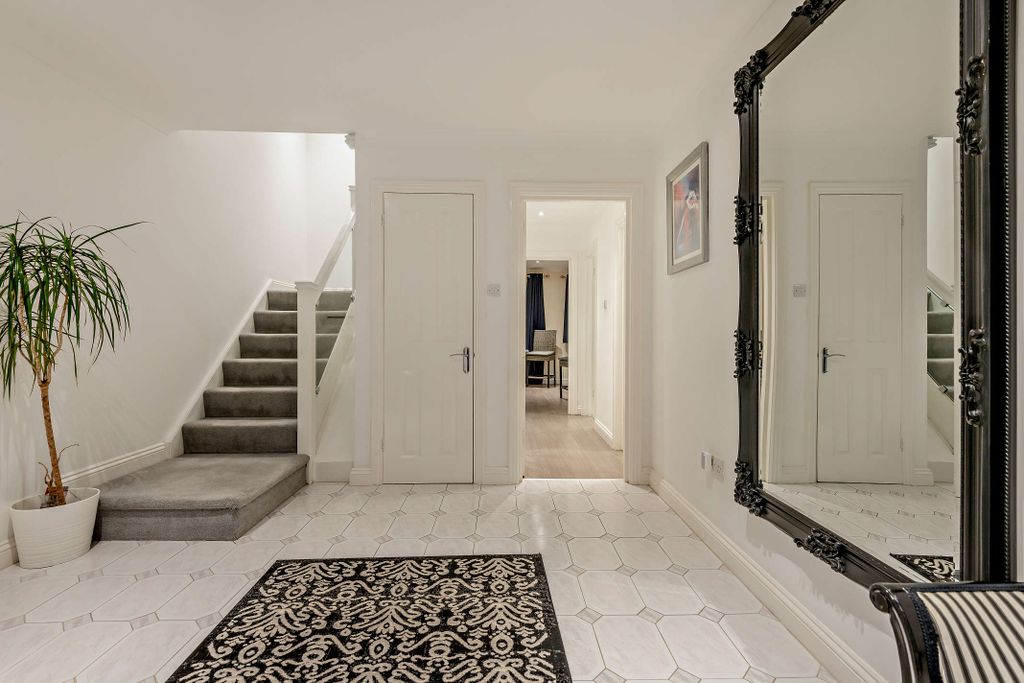 Property photo 2 of 24