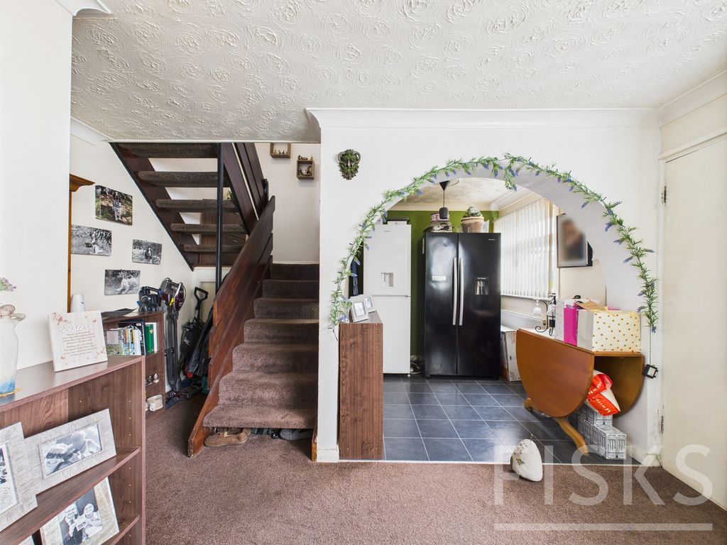 Property photo 2 of 20