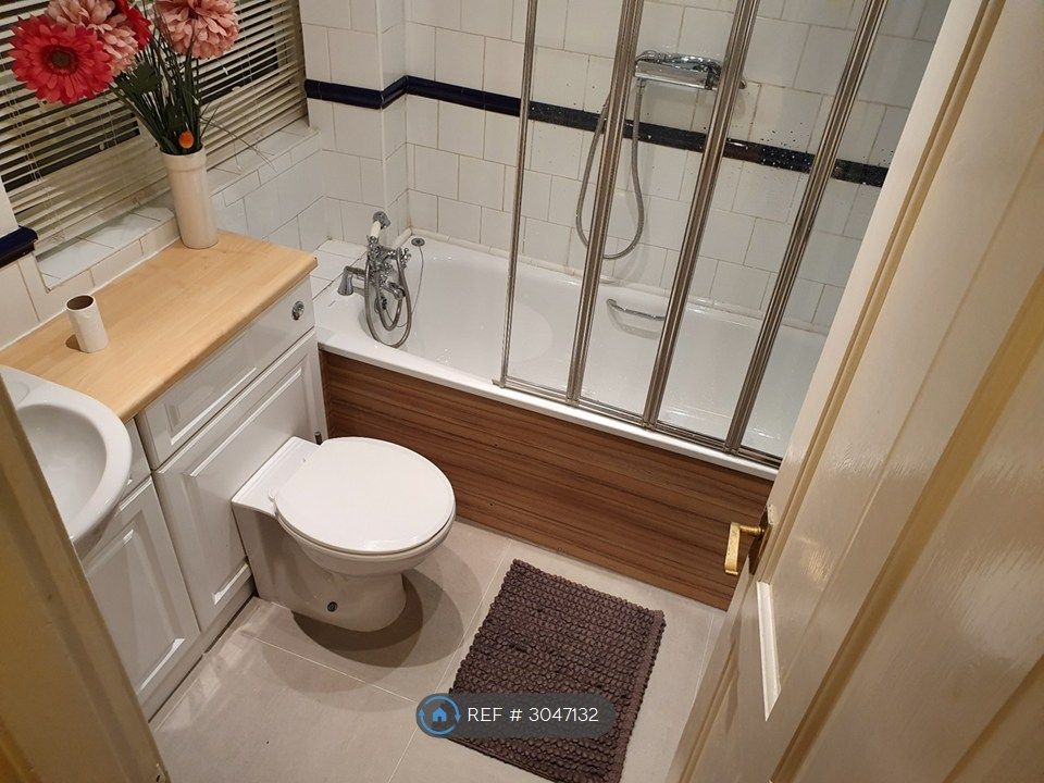 Property photo 2 of 4 Bathroom