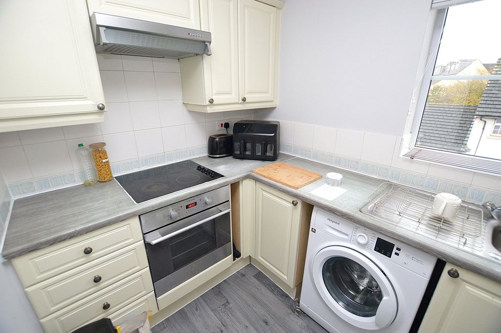 Property photo 3 of 6 Kitchen