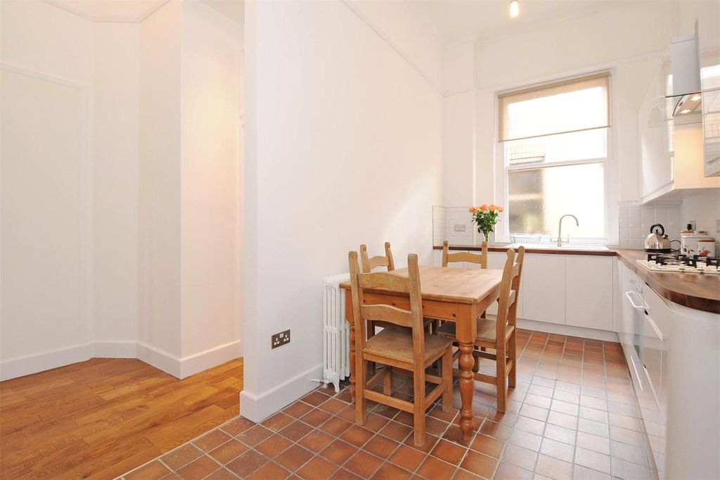 Property photo 3 of 11 Kitchen
