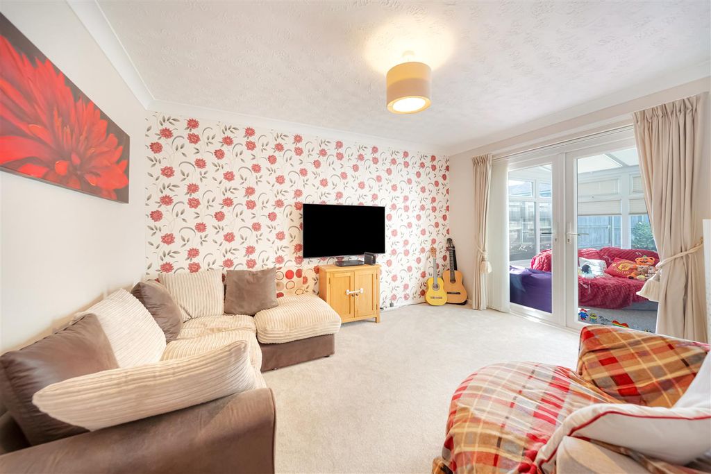 Property photo 2 of 12 Worcester Rd-22.Jpg