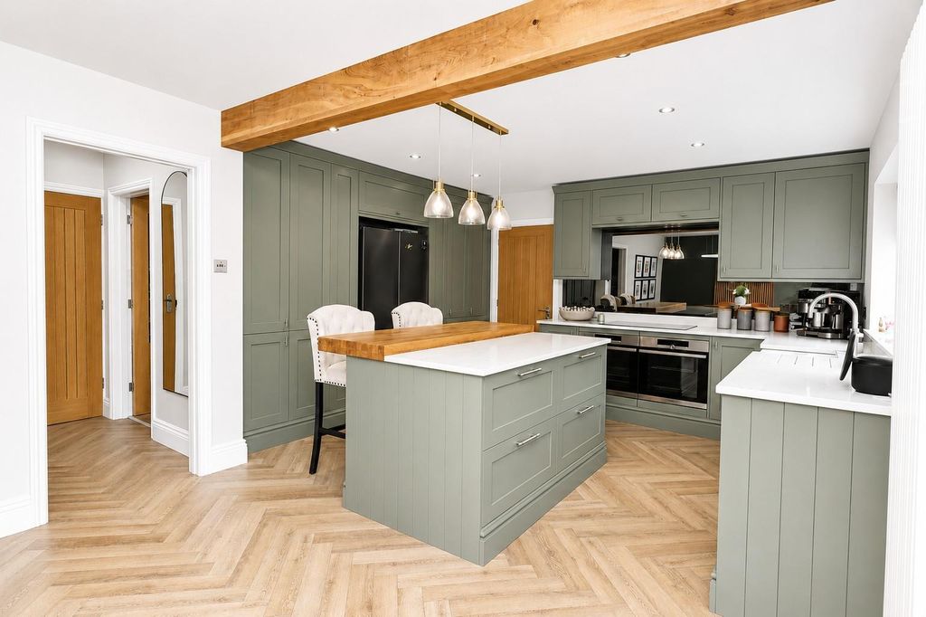 Property photo 3 of 32 Kitchen / Dining Room Hub