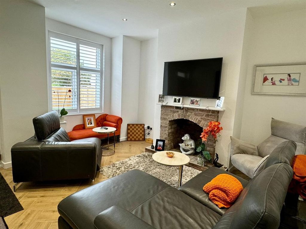 Property photo 3 of 13