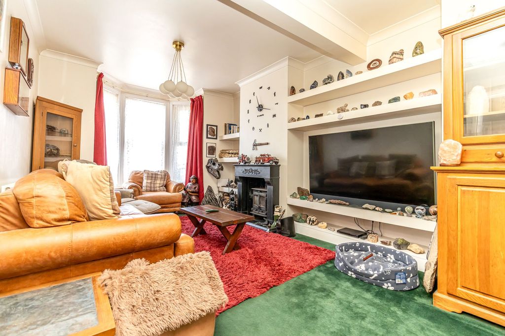 Property photo 3 of 23