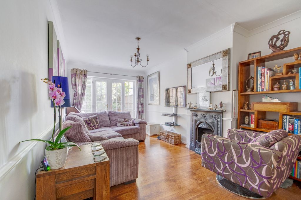 Property photo 2 of 22 Picture No. 15