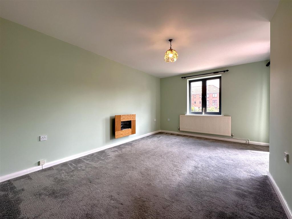 Property photo 2 of 18 Dual-Aspect Lounge/Diner 924