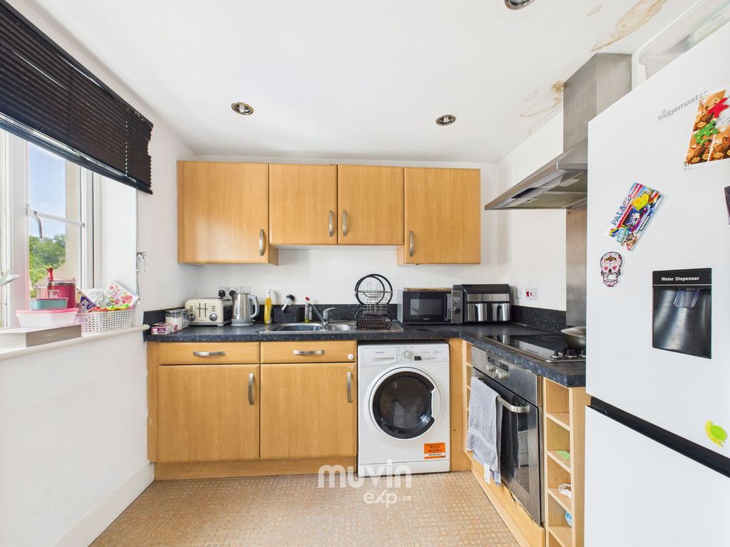 Property photo 3 of 6