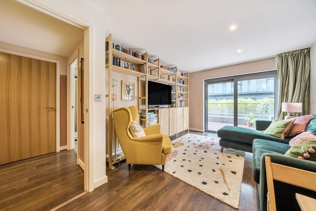 Property photo 1 of 17