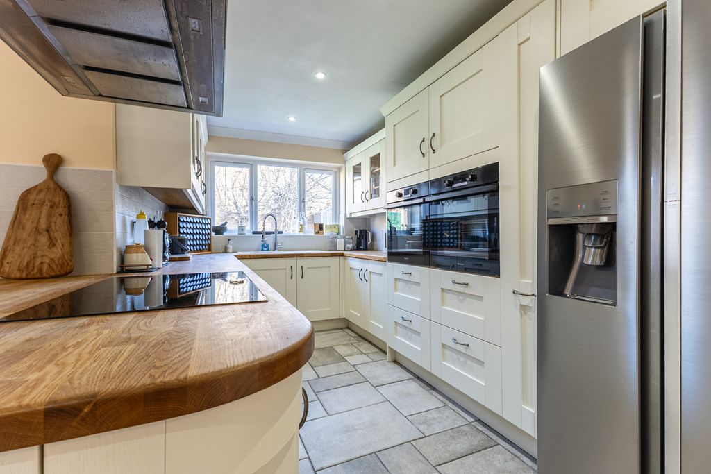 Property photo 3 of 20 Kitchen