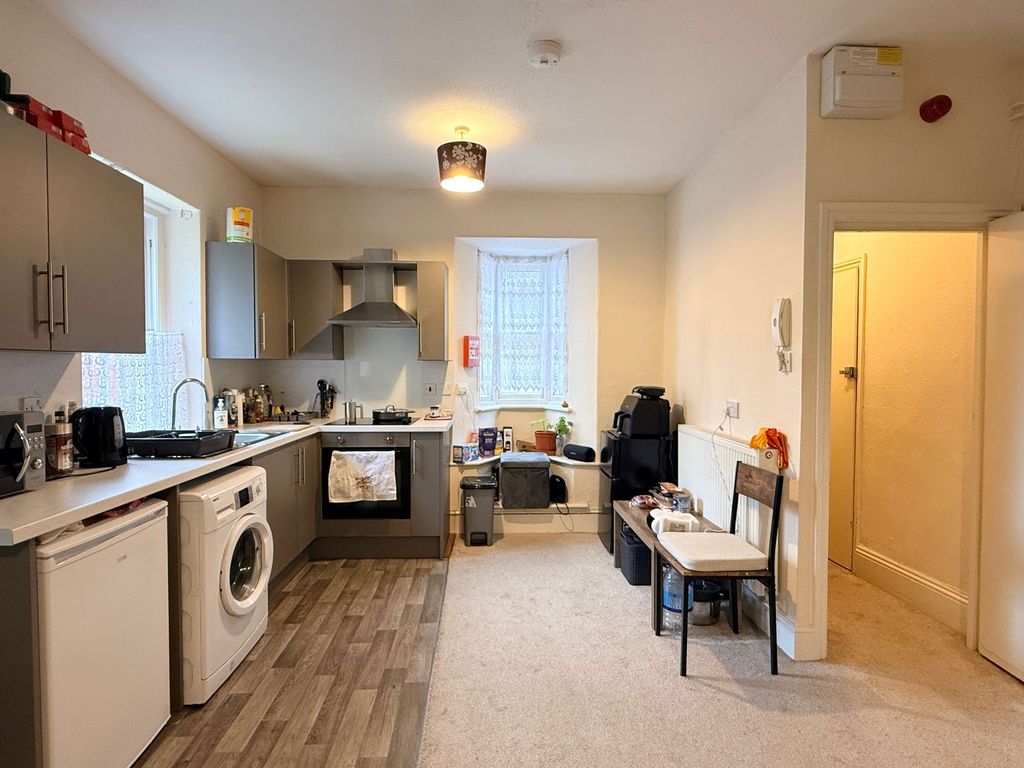 Property photo 3 of 7 Kitchen