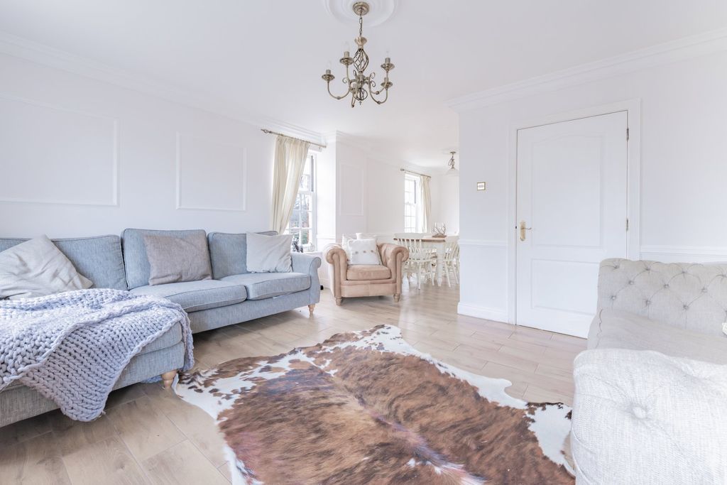 Property photo 2 of 31