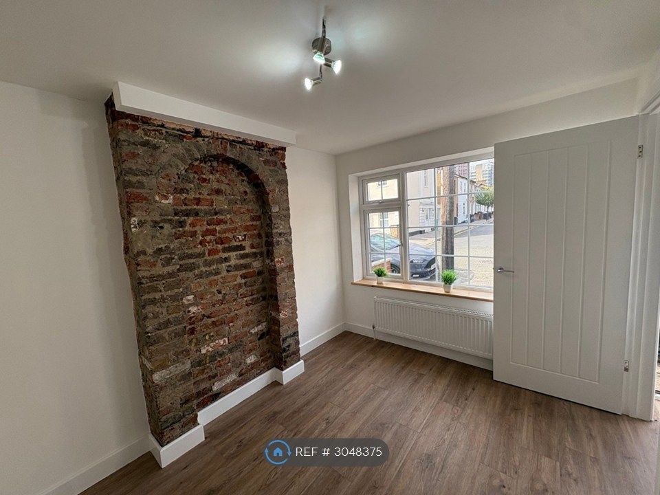 Property photo 3 of 15 Bedroom 3