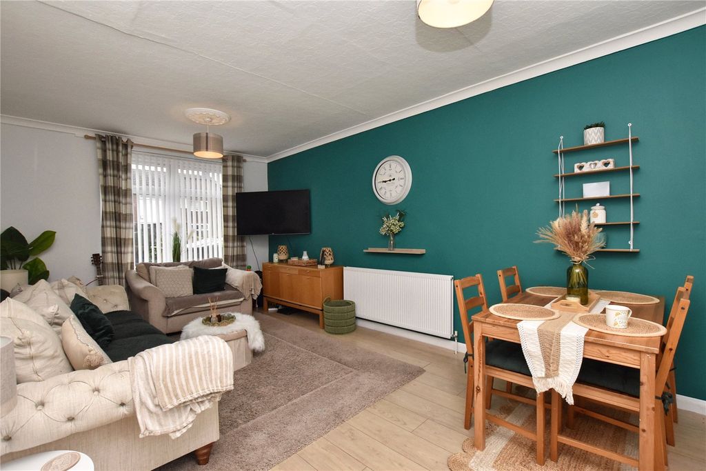 Property photo 2 of 19 Picture No. 30