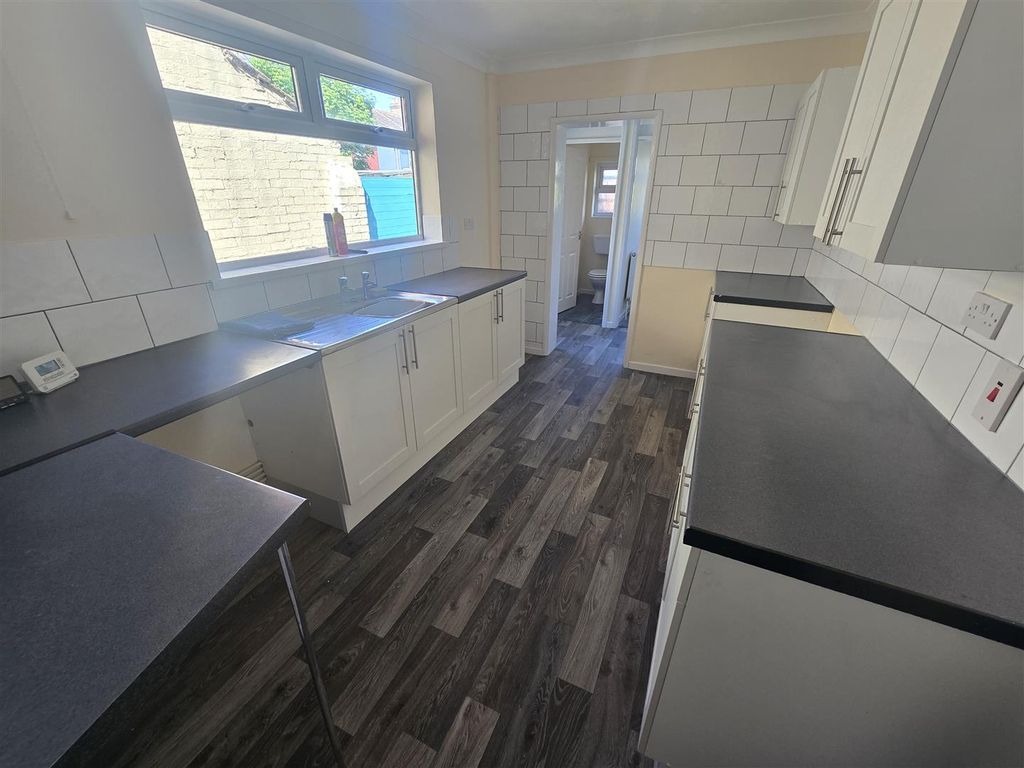 Property photo 3 of 12 Kitchen Flat 1