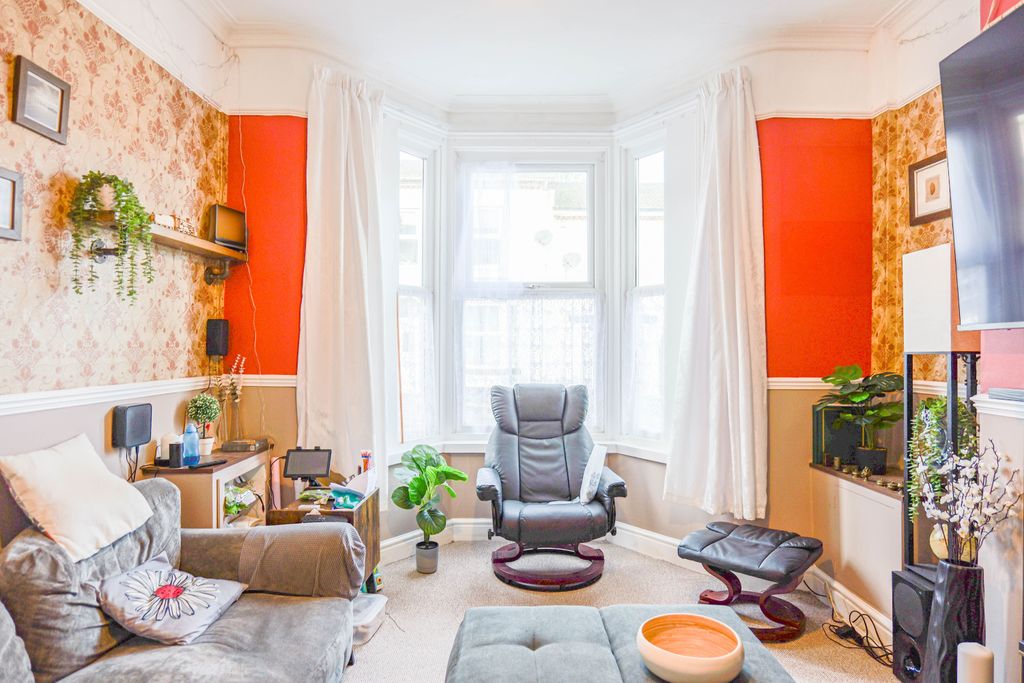 Property photo 2 of 19