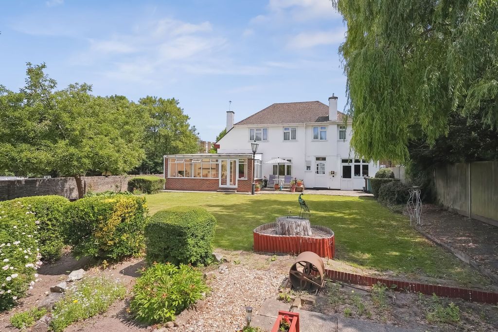 Property photo 1 of 18