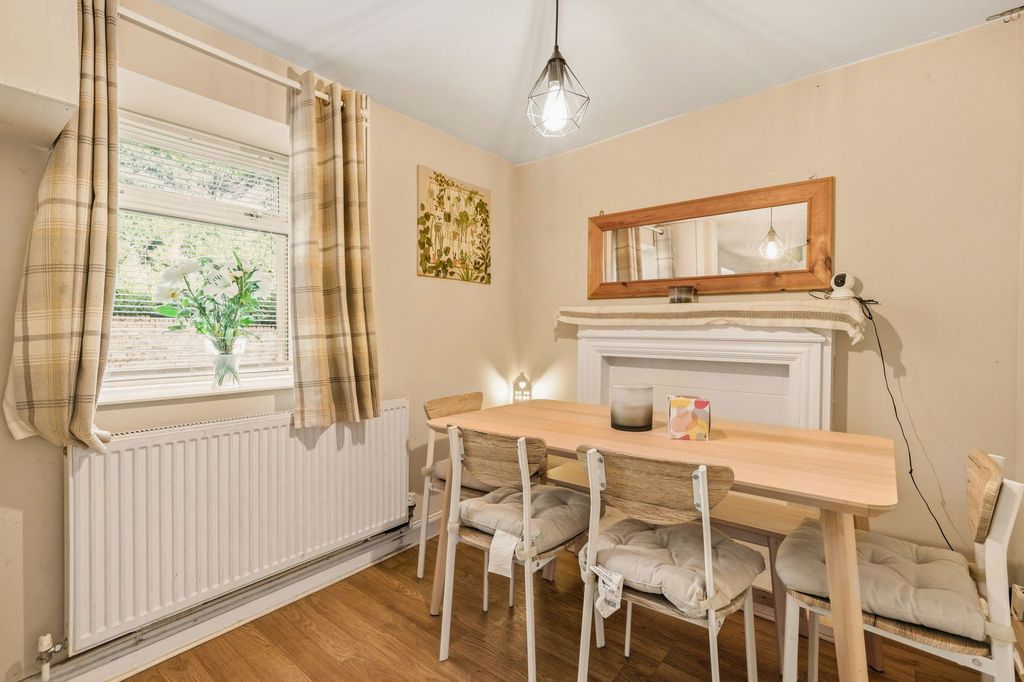 Property photo 3 of 24