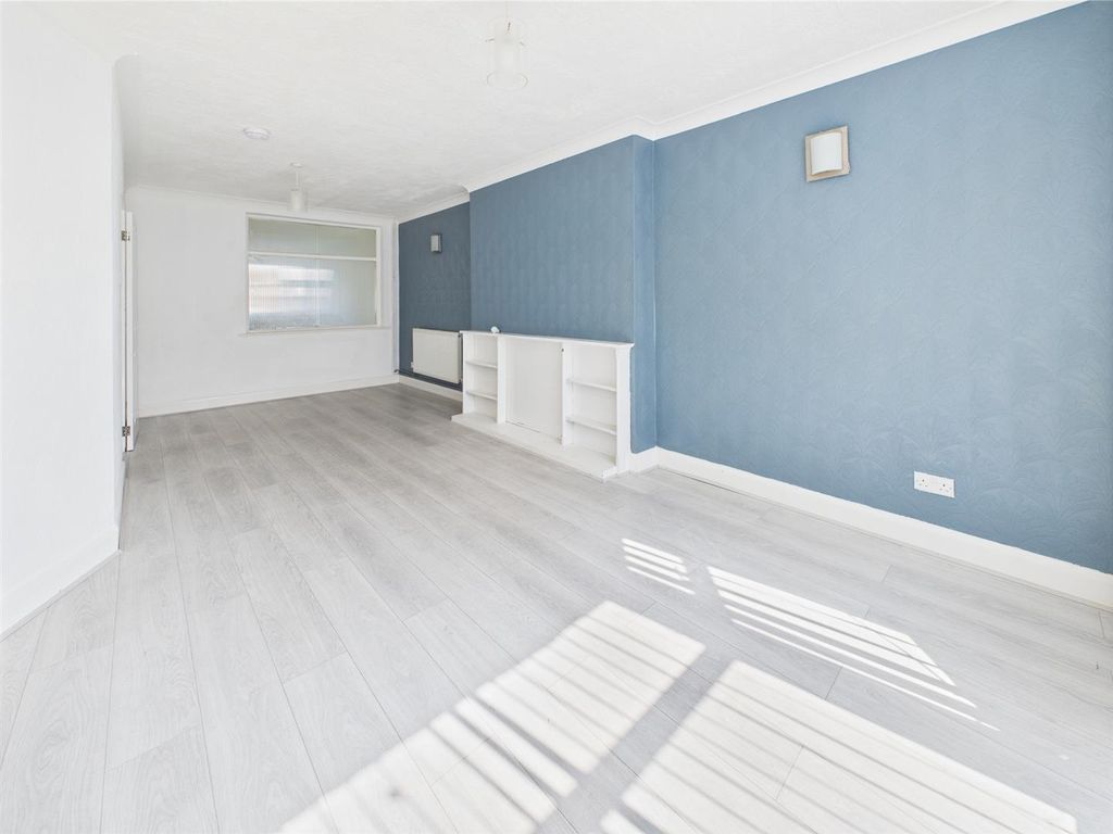 Property photo 3 of 17 Cam03736G0-Pr0129-Still002.Jpg