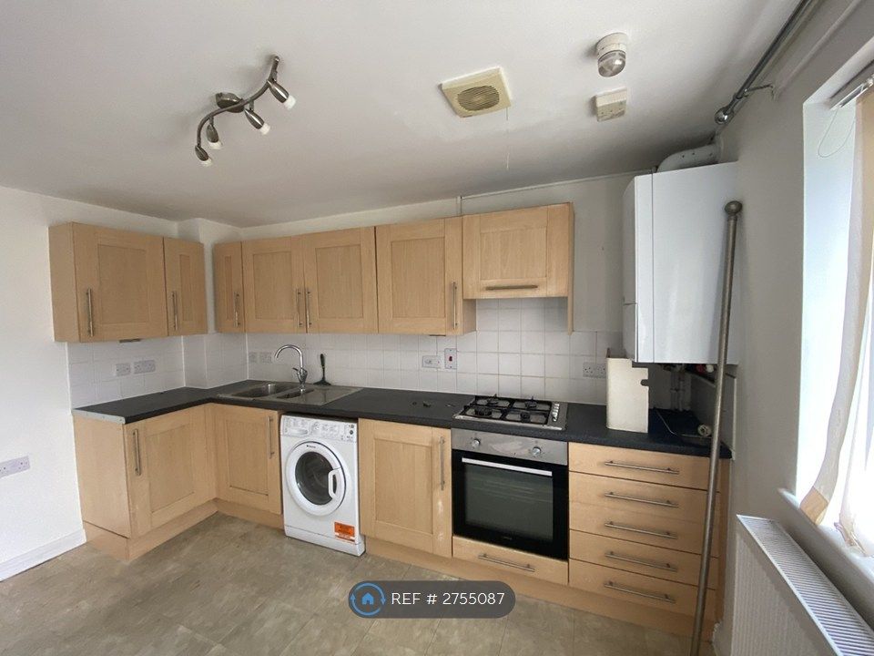 Property photo 3 of 7 Kitchen