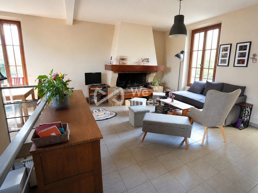 Property photo 1 of 17 Non-Terraced Detached House With 3 Bedrooms, Terrace And G