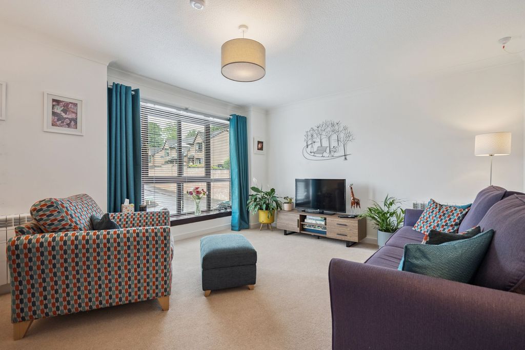 Property photo 2 of 13 Lounge