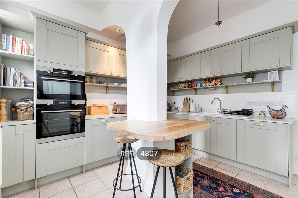 Property photo 3 of 15 Kitchen