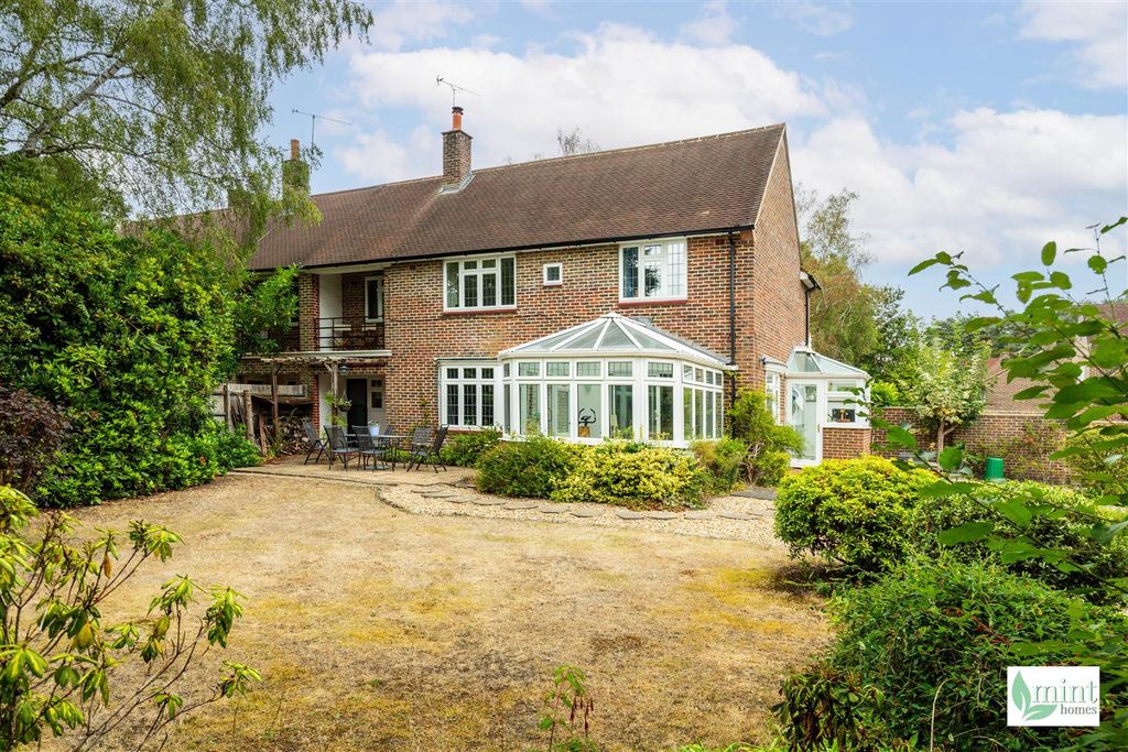 Property photo 3 of 16 7 Priory Close - Watermark-35.Jpg