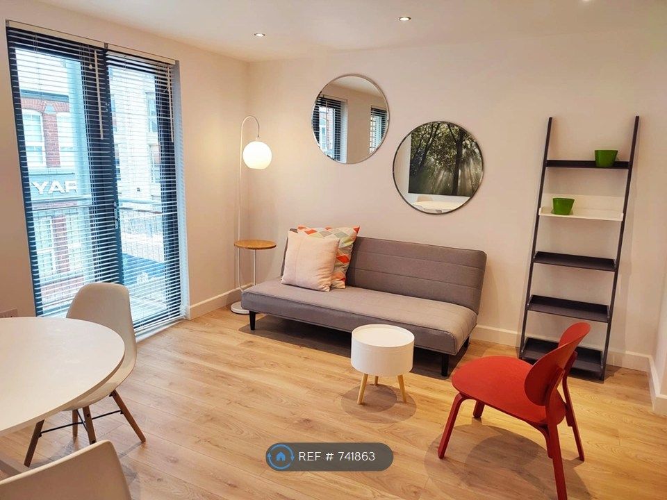 Property photo 1 of 16 Lounge 4