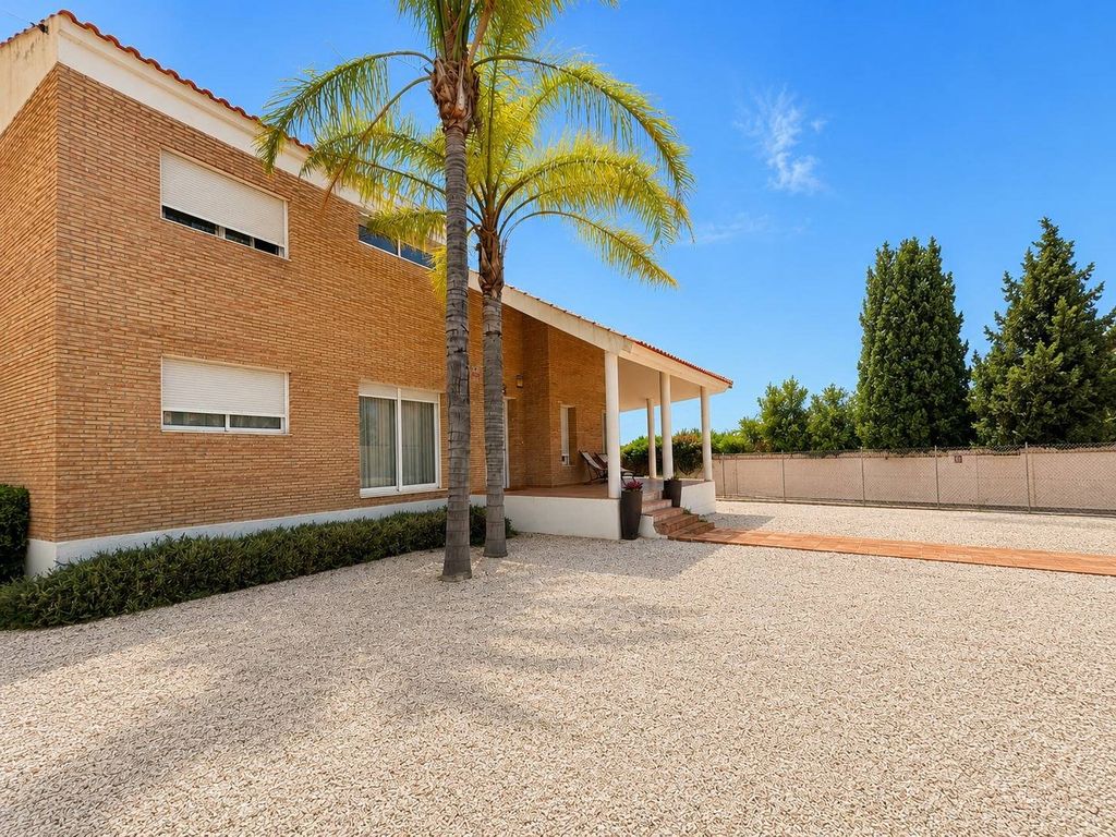 Property photo 2 of 50