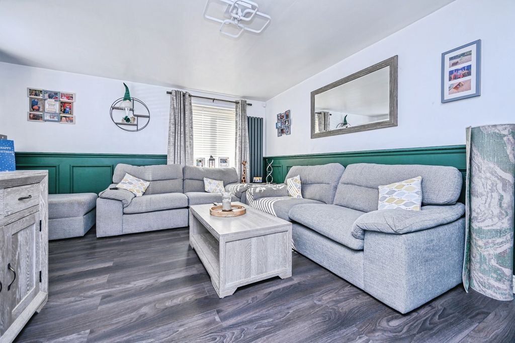 Property photo 3 of 16 Pbox-Img.Jpg