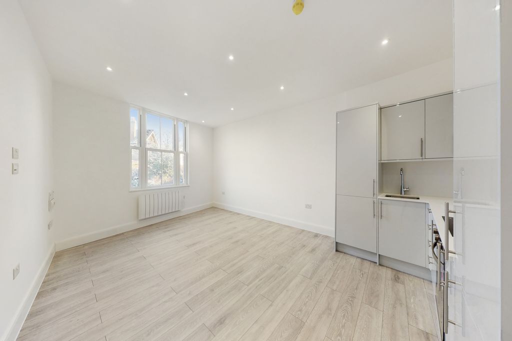 Property photo 3 of 6 Photo 6