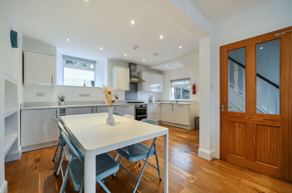 Property photo 3 of 16 Kitchen Diner