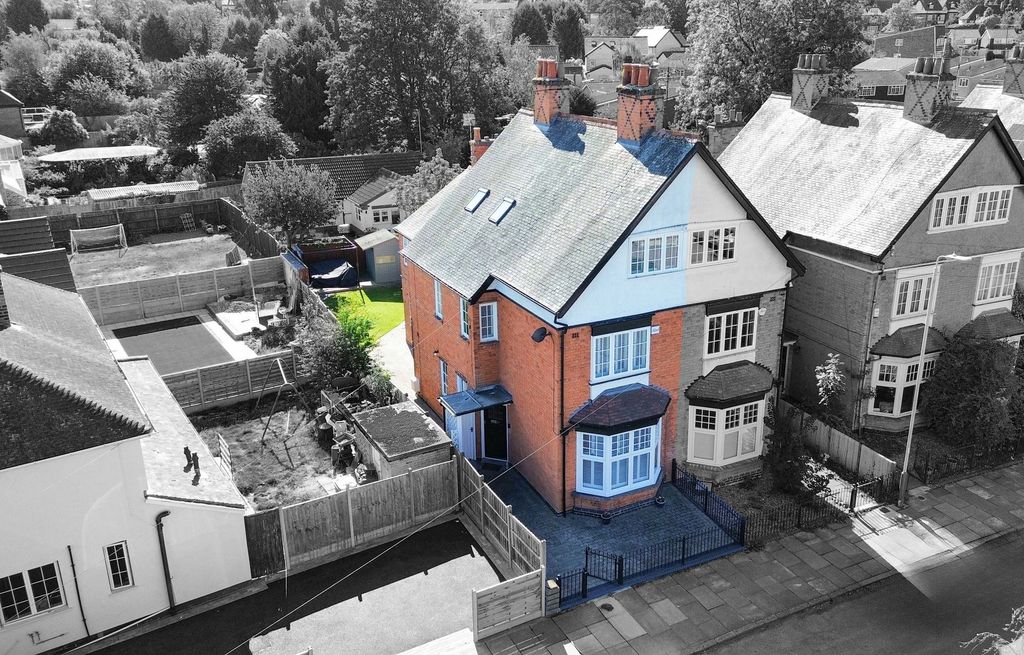 Property photo 2 of 40