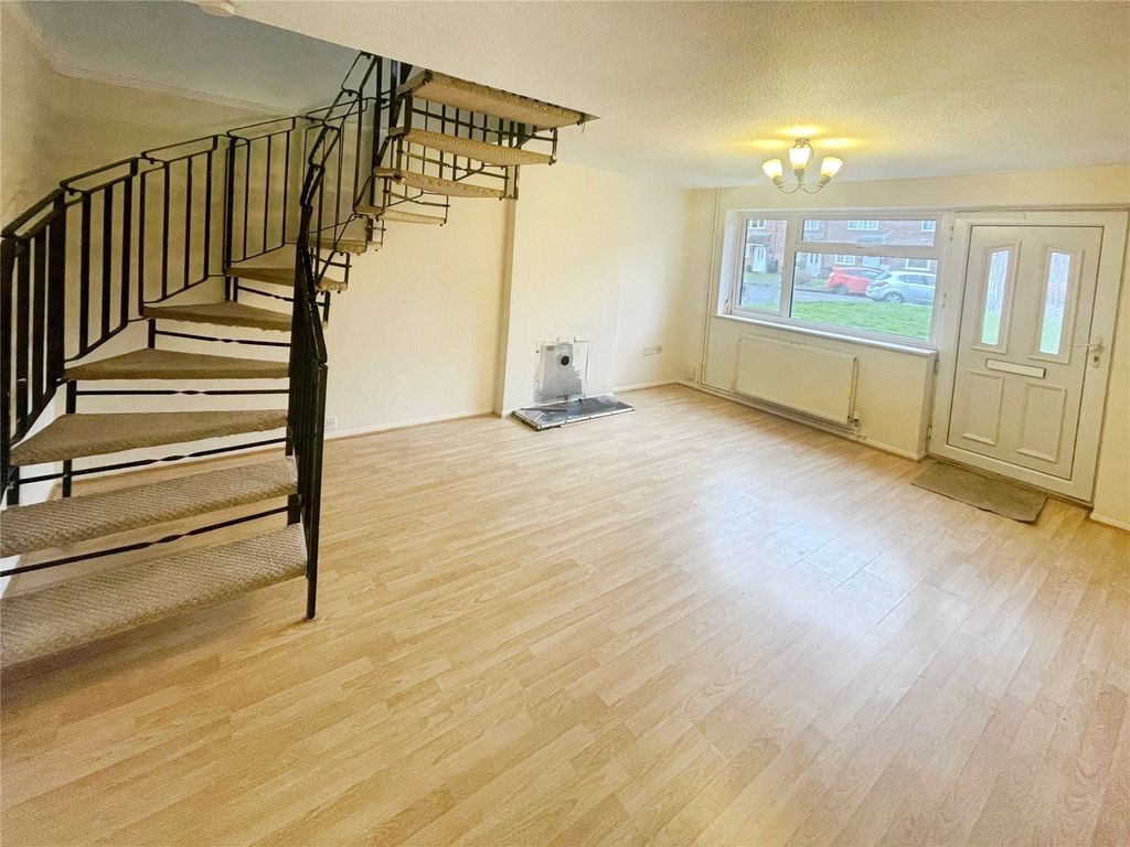 Property photo 3 of 13 Lounge