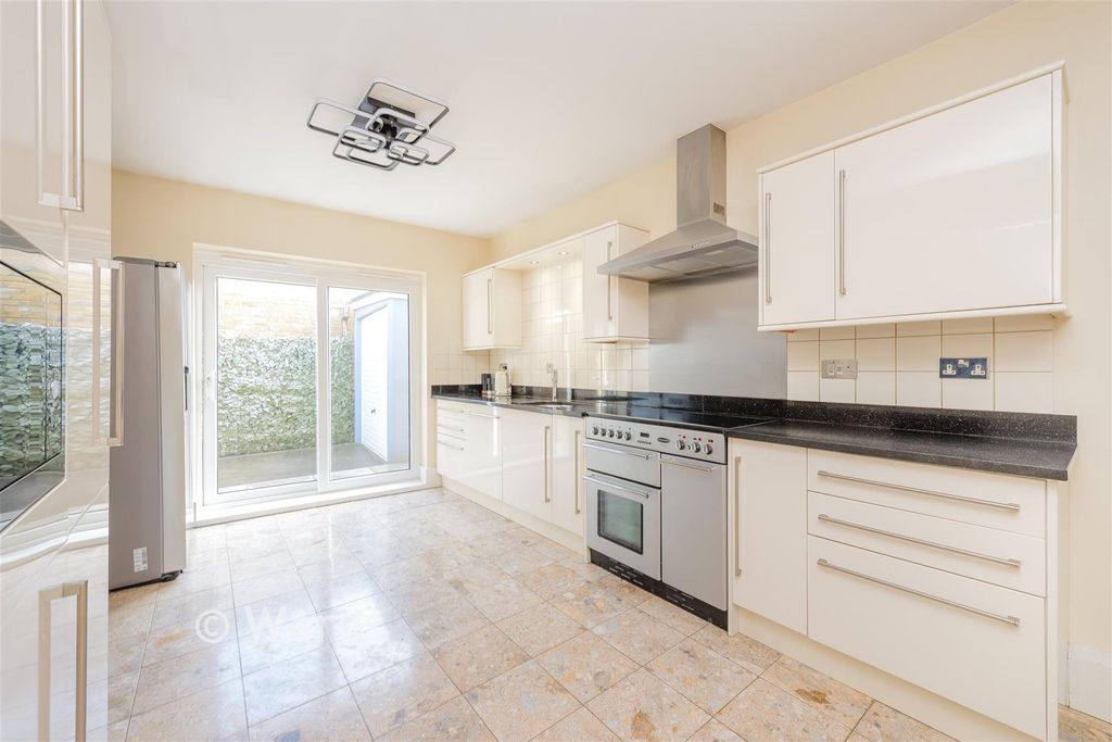 Property photo 3 of 24 Kitchen/Diner