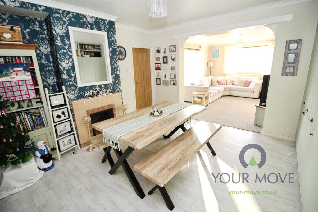 Property photo 1 of 16 Living/Dining Room