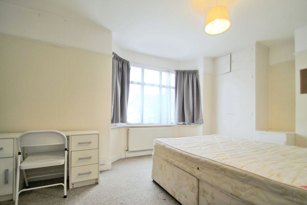 Property photo 2 of 6 Bedroom 1 - Angle 1