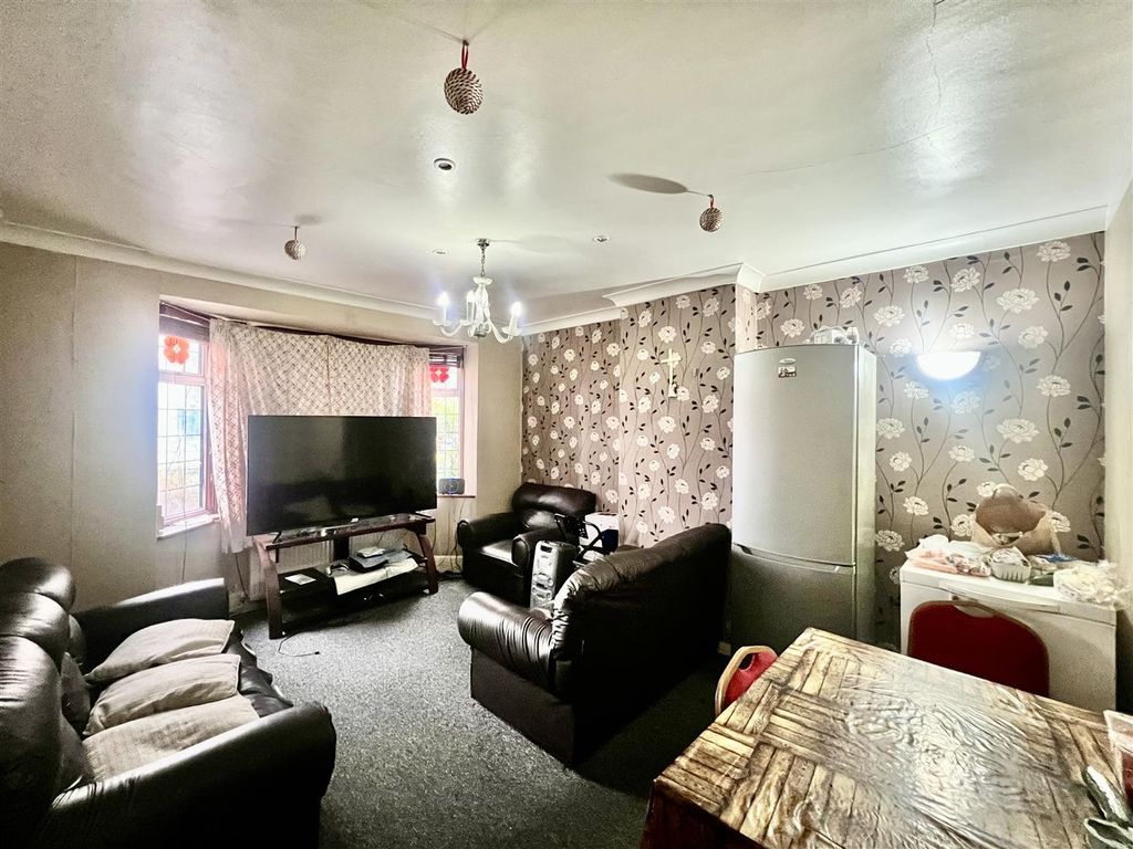 Property photo 2 of 8 Reception Room