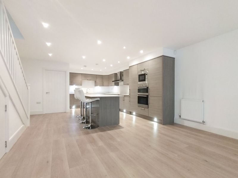 Property photo 1 of 23 Photo 9