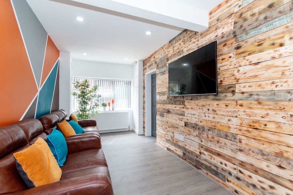 Property photo 1 of 8 6 Bed Terraced House To Rent Haydn Avenue, Manchester M14