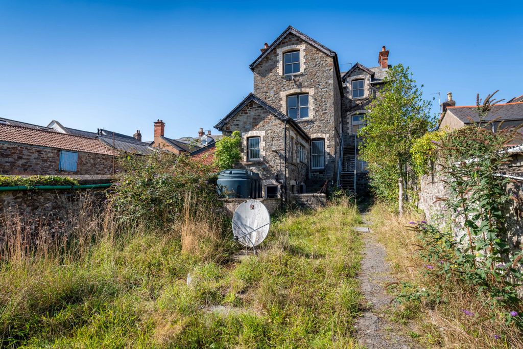 Property photo 3 of 5